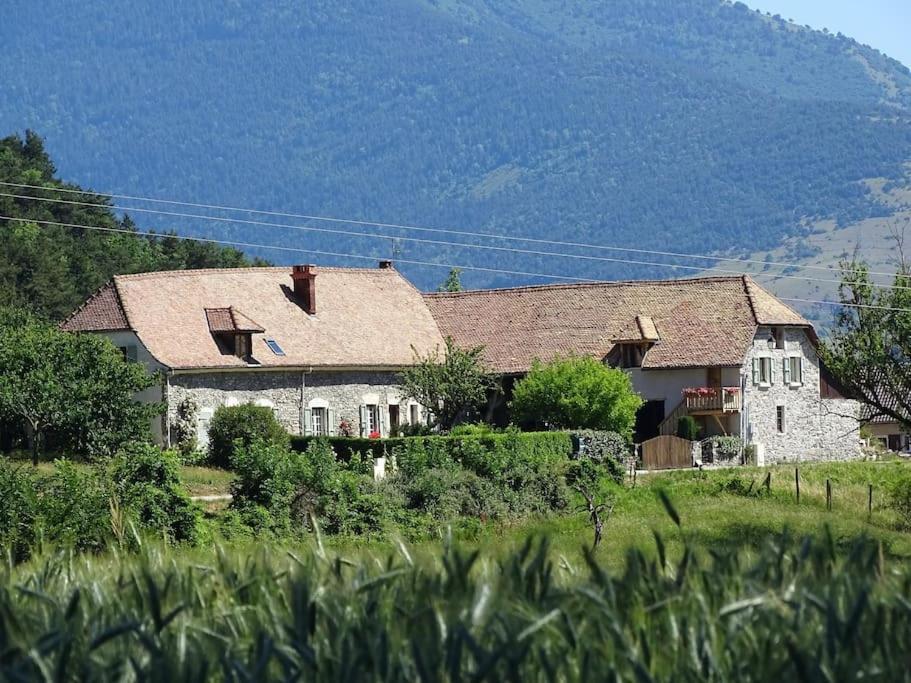 Gite De Charme : La Grange Au Lac Azur Treffort  외부 사진